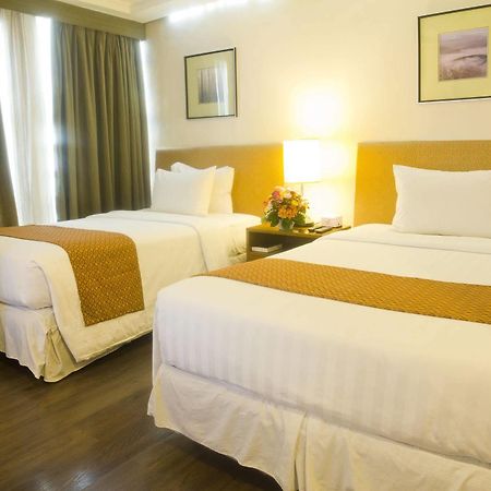 Crown Regency Hotel Makati Makati City Exterior photo