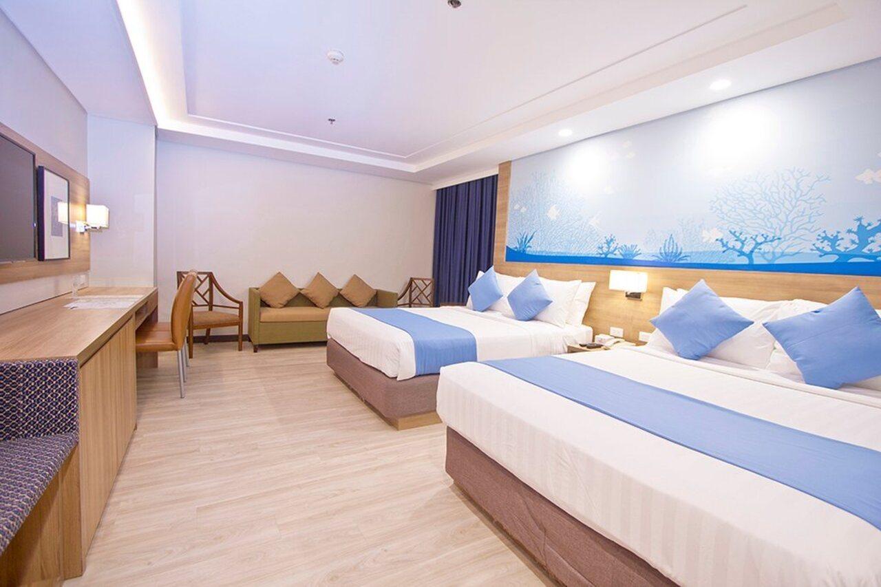 Crown Regency Hotel Makati Makati City Exterior photo