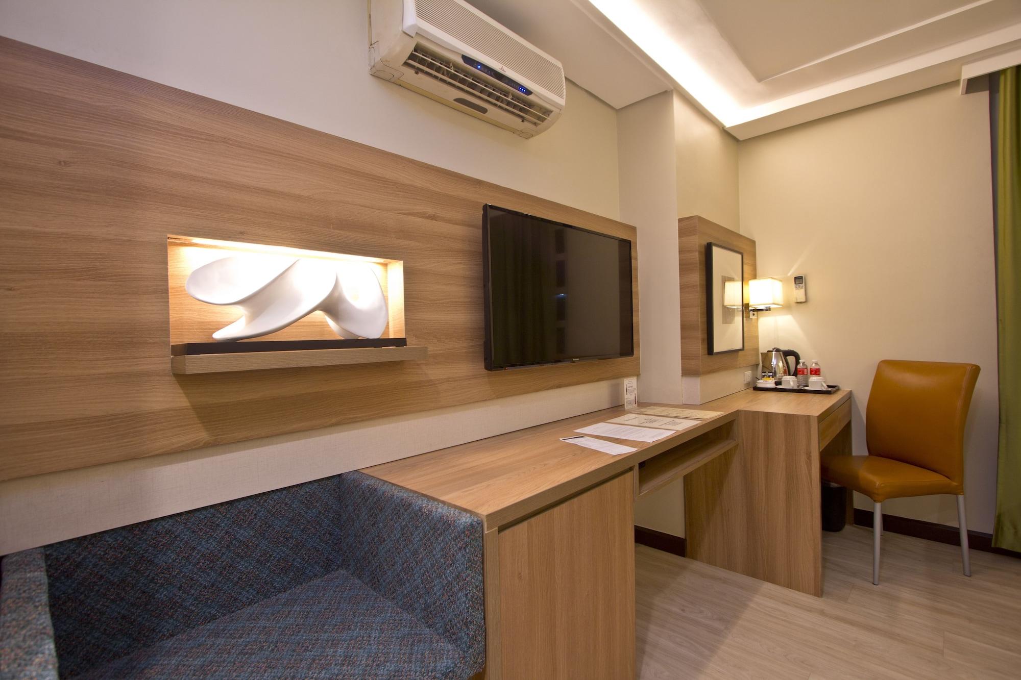 Crown Regency Hotel Makati Makati City Exterior photo