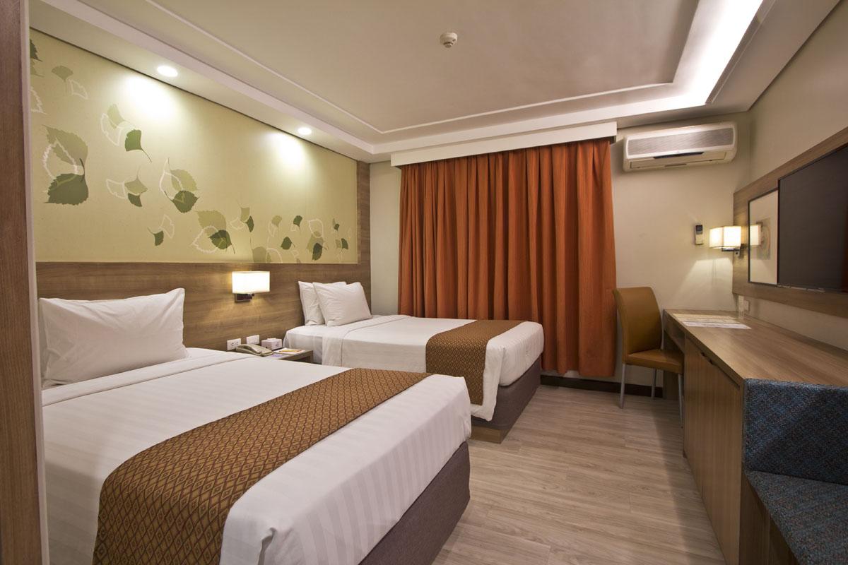 Crown Regency Hotel Makati Makati City Exterior photo