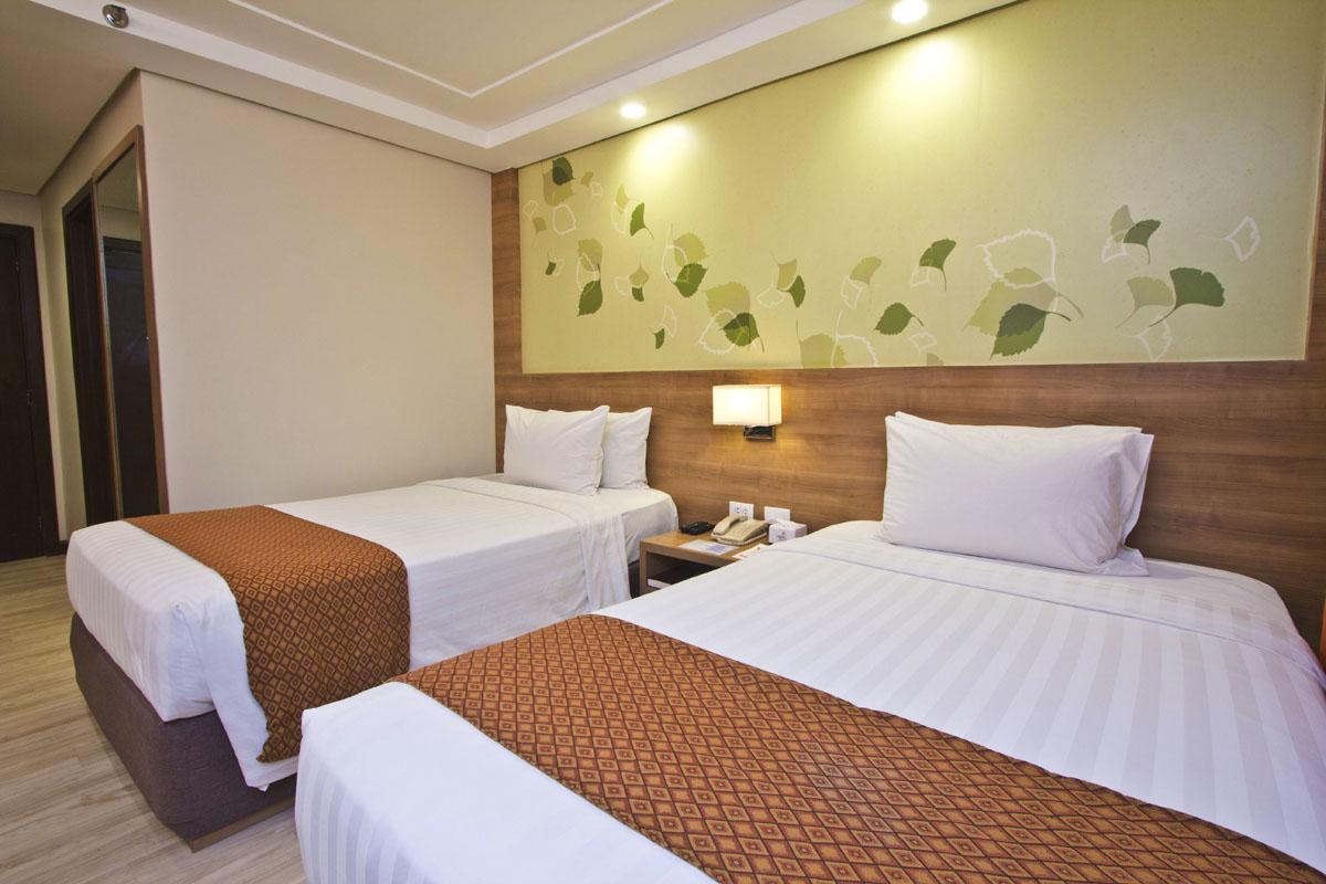 Crown Regency Hotel Makati Makati City Exterior photo
