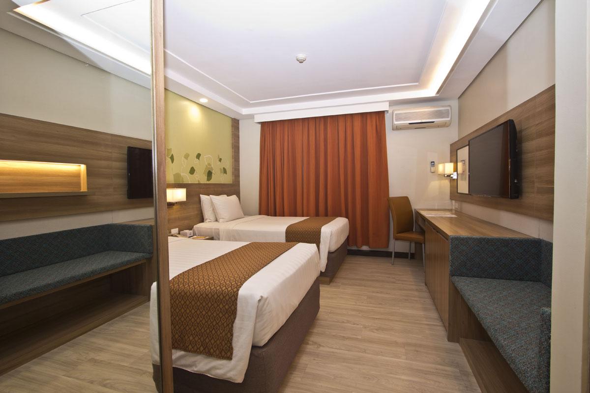 Crown Regency Hotel Makati Makati City Exterior photo