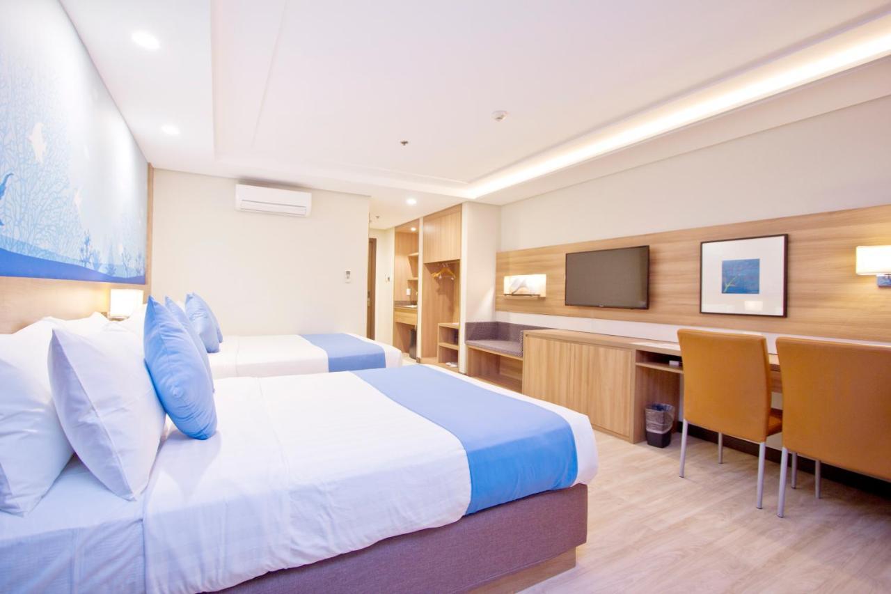 Crown Regency Hotel Makati Makati City Exterior photo