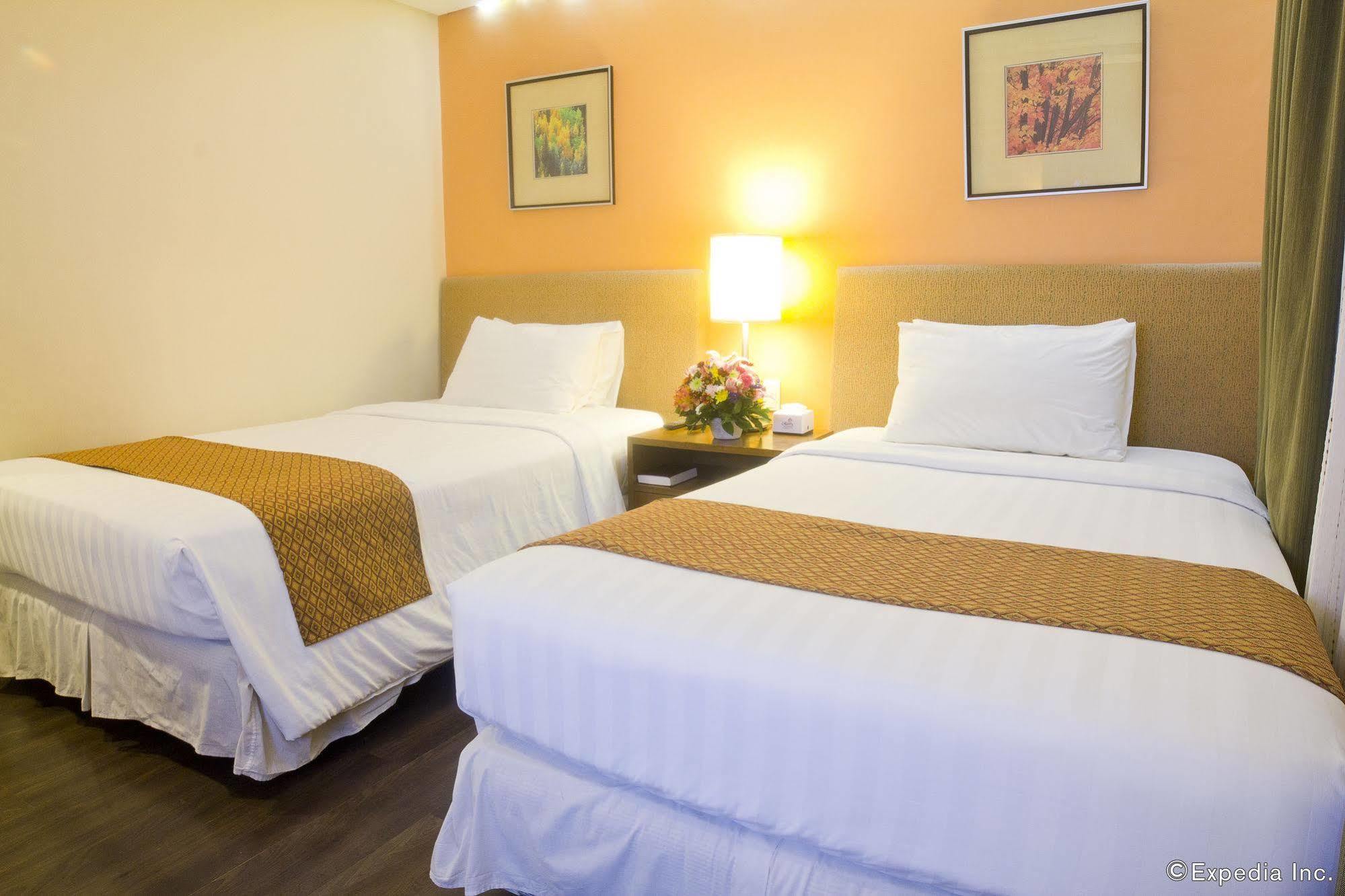 Crown Regency Hotel Makati Makati City Exterior photo