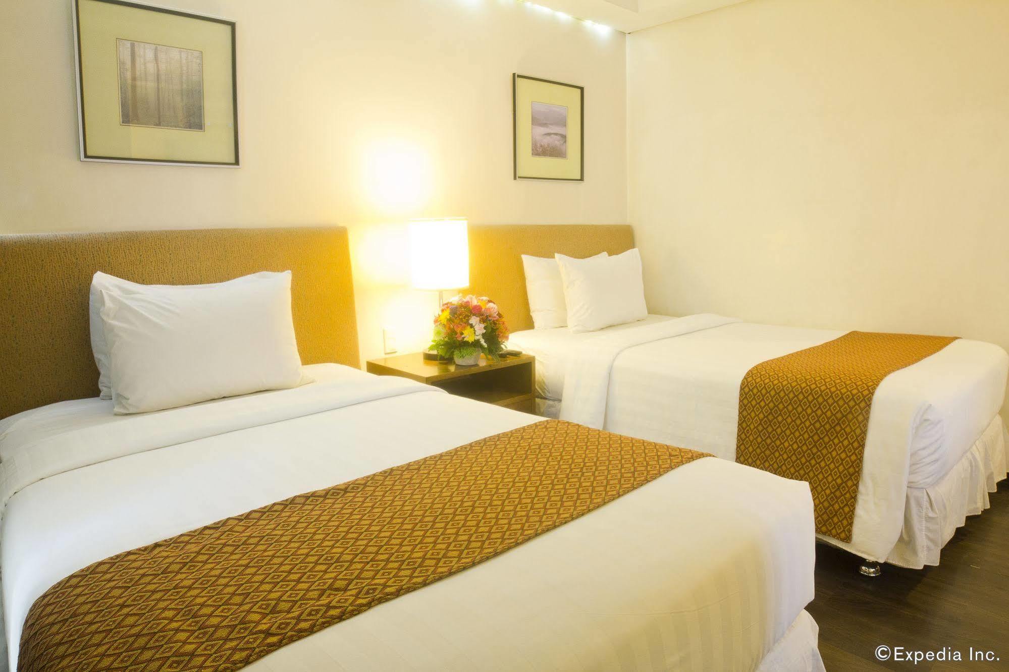 Crown Regency Hotel Makati Makati City Exterior photo