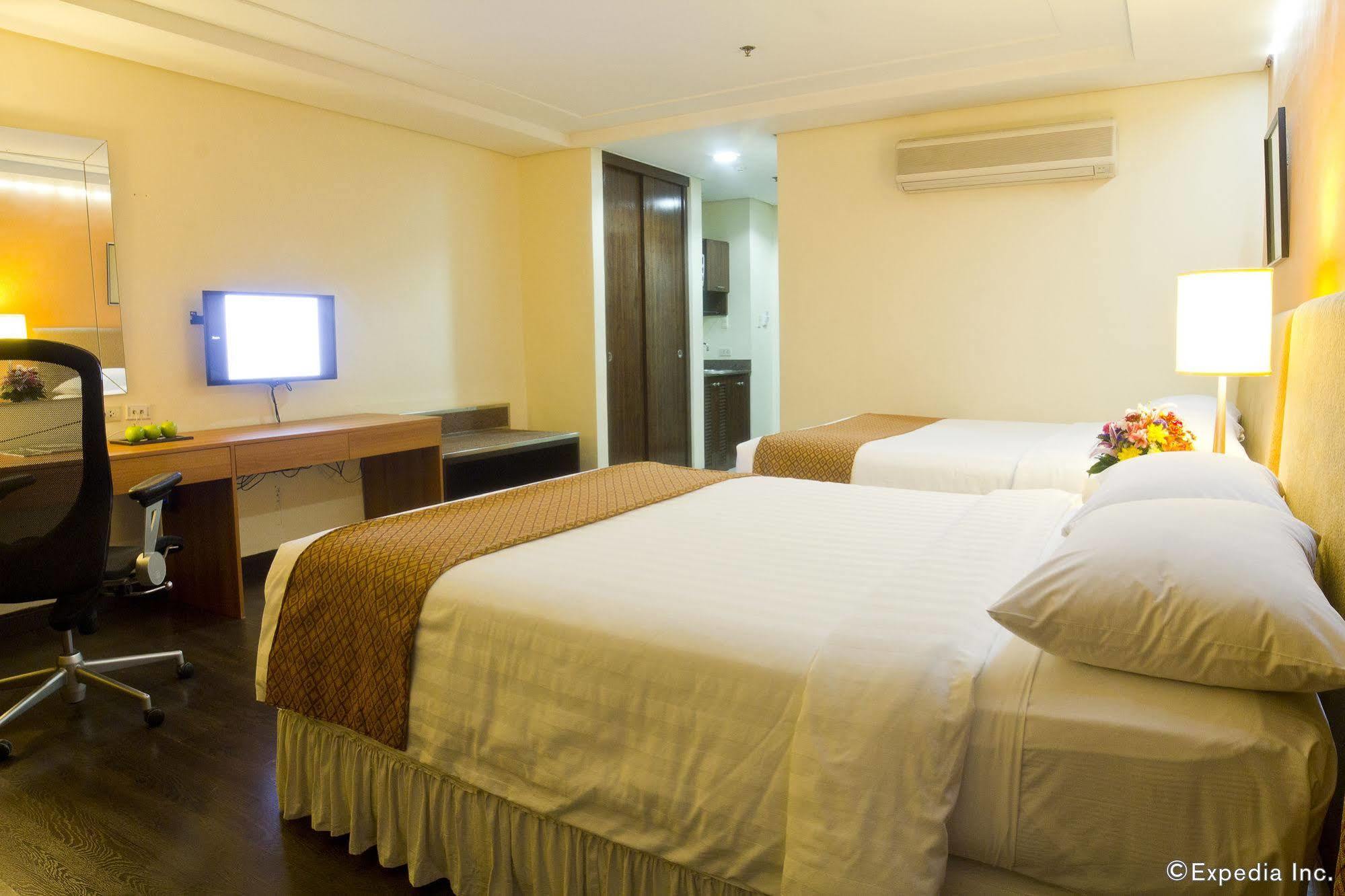 Crown Regency Hotel Makati Makati City Exterior photo